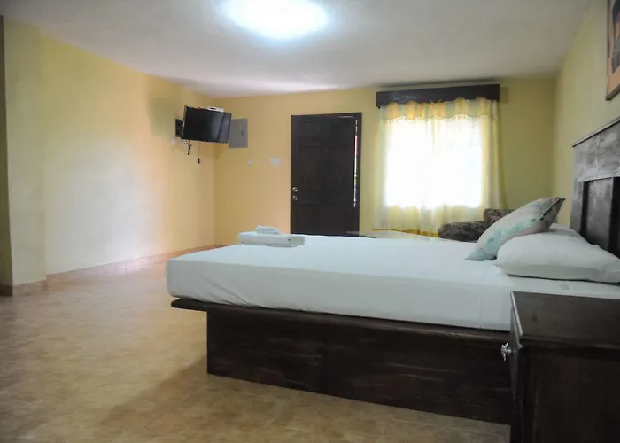 Rosehall Deluxe Bed and breakfast 2*